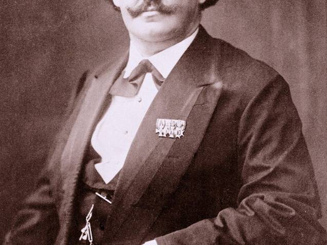 Carl Bechstein (1826-1900) Gründer der gleichnamigen Piano-Fabrik in Berlin, besaß das Anwesen bereits seit 22 Jahren